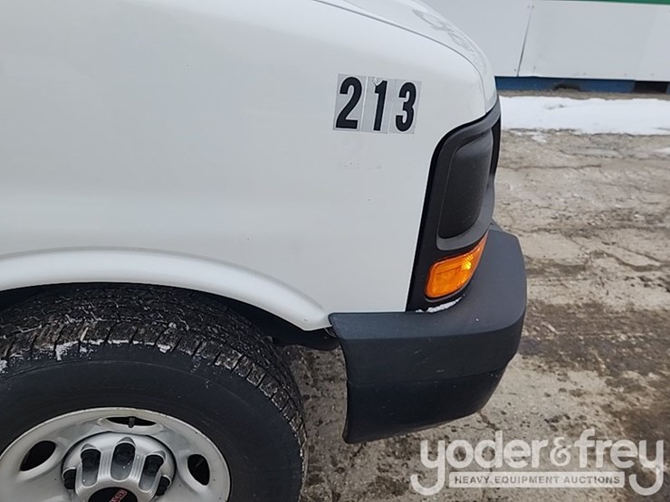 2011-gmc-savana-g2500-image-41