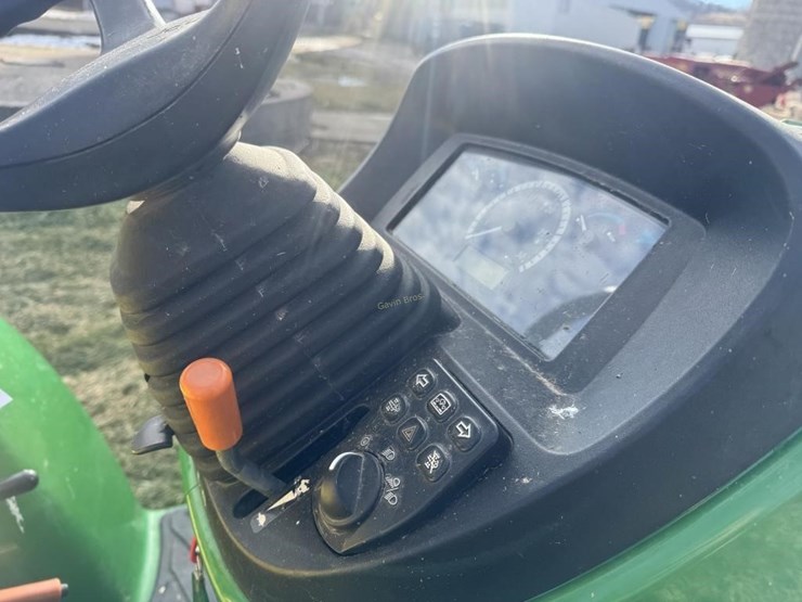 john-deere-3033r-image-15