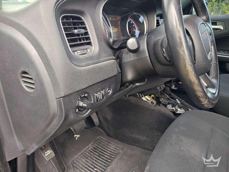 2015-dodge-charger-sedan-image-28