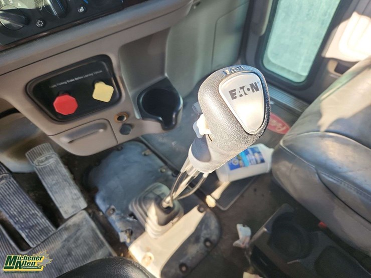 2013-peterbilt-388-image-21