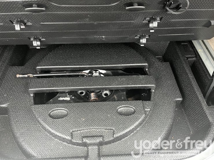 2014-cadillac-srx-image-32