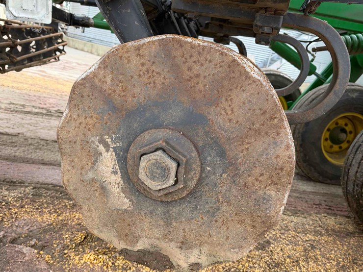 2013-john-deere-2623vt-image-13