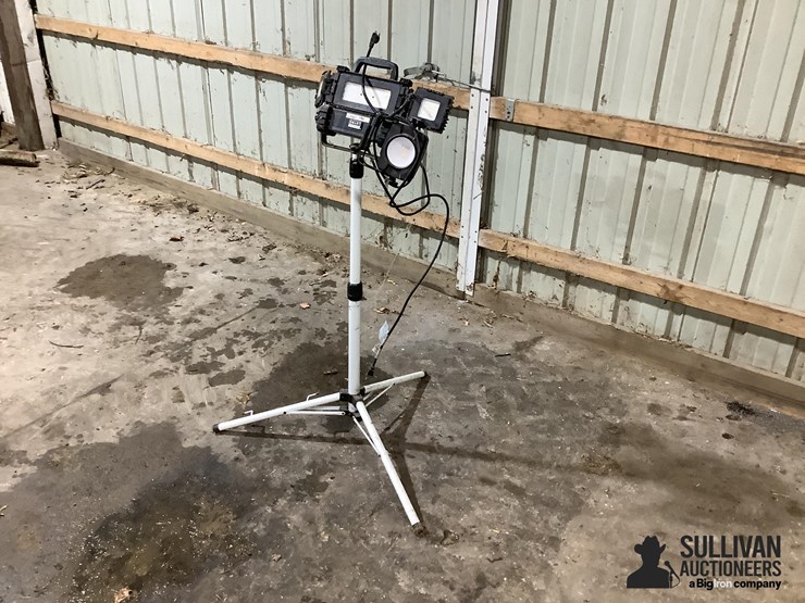 smart-electrician-work-light-image-1