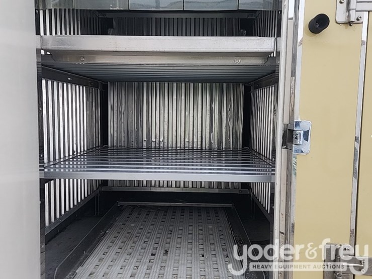 2015-gmc-savana-g4500-image-28