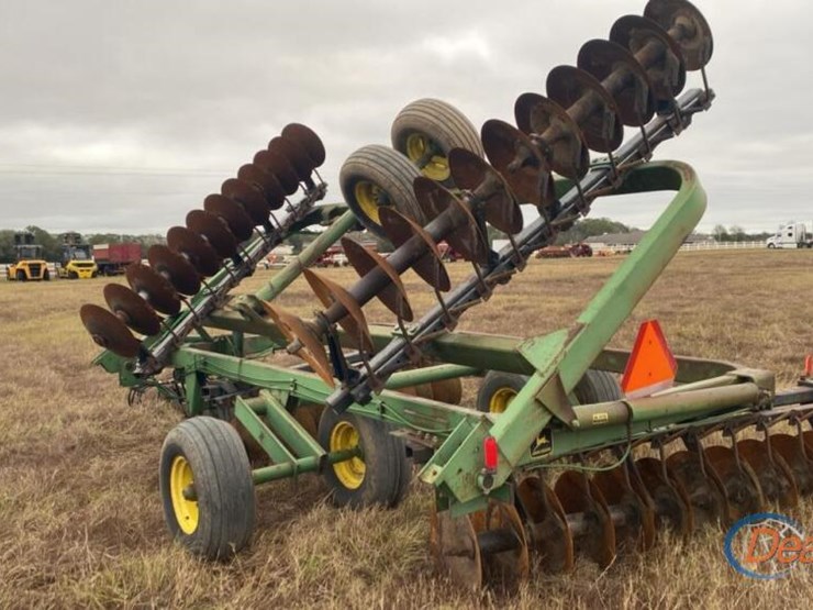 john-deere-220-image-7