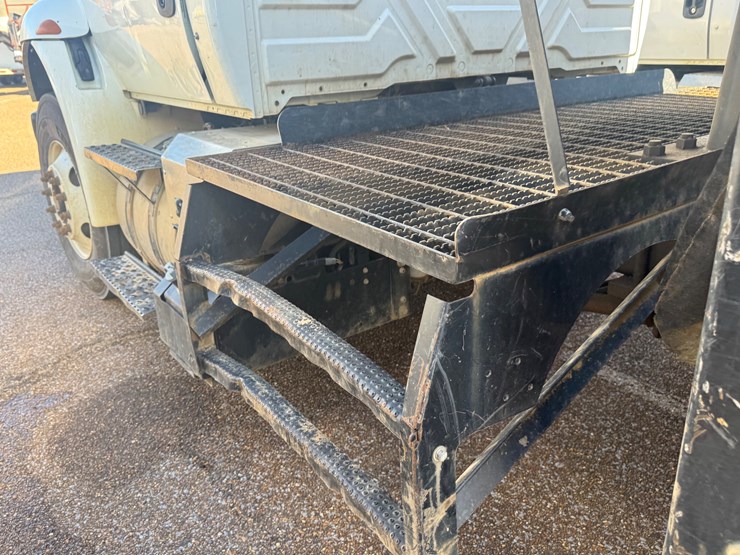 2018-international-durastar-4400-image-21