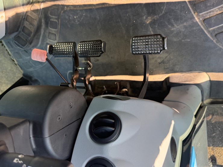 new-holland-t6070-image-25