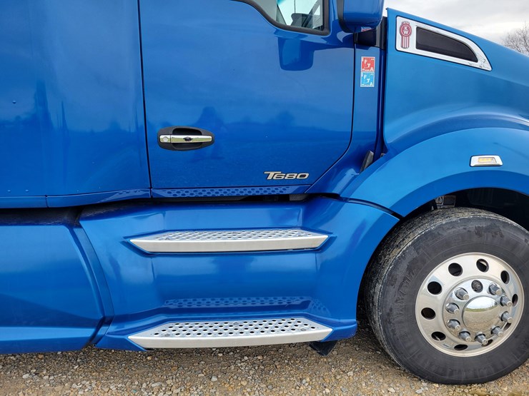 2020-kenworth-t680-image-23