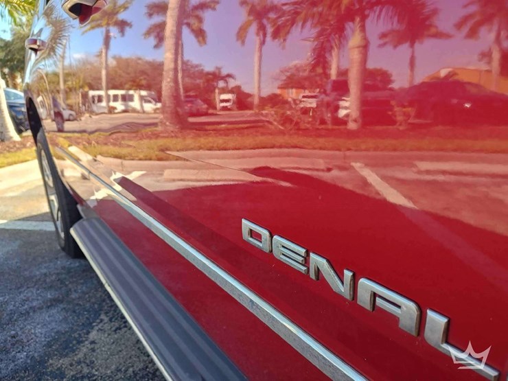 2015-gmc-yukon-denali-image-19