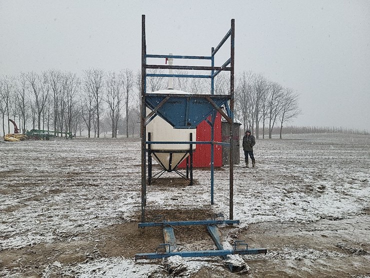 bagged-dry-fertilizer-frame-image-4