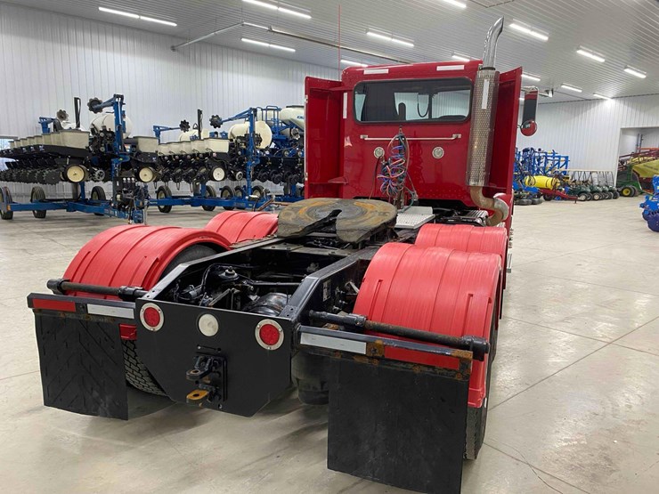 2014-peterbilt-365-image-4