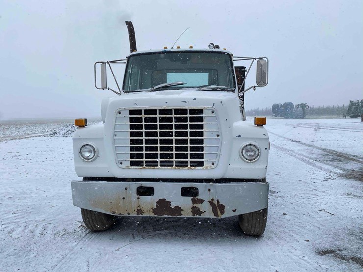 1983-ford-9000-image-2