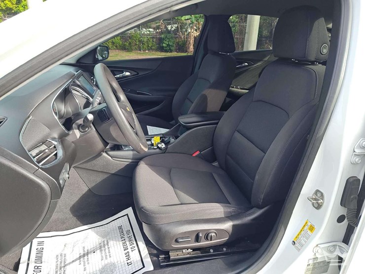 2017-chevrolet-malibu-sedan-image-18