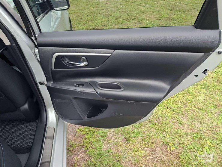 2017-nissan-altima-sedan-image-33