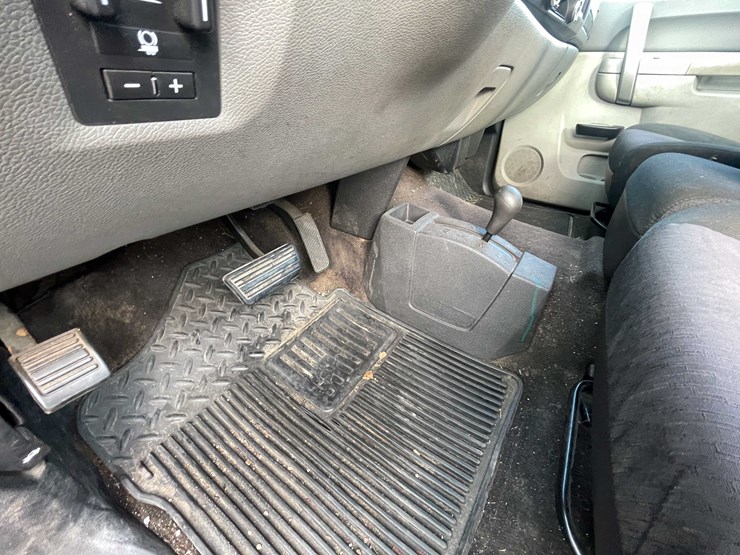 2011-chevrolet-1500-image-57