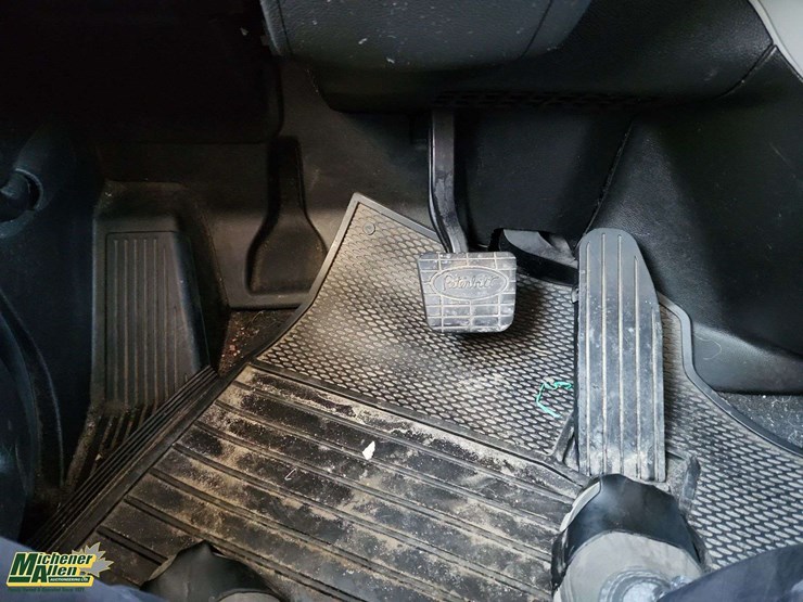 2024-peterbilt-579-image-31