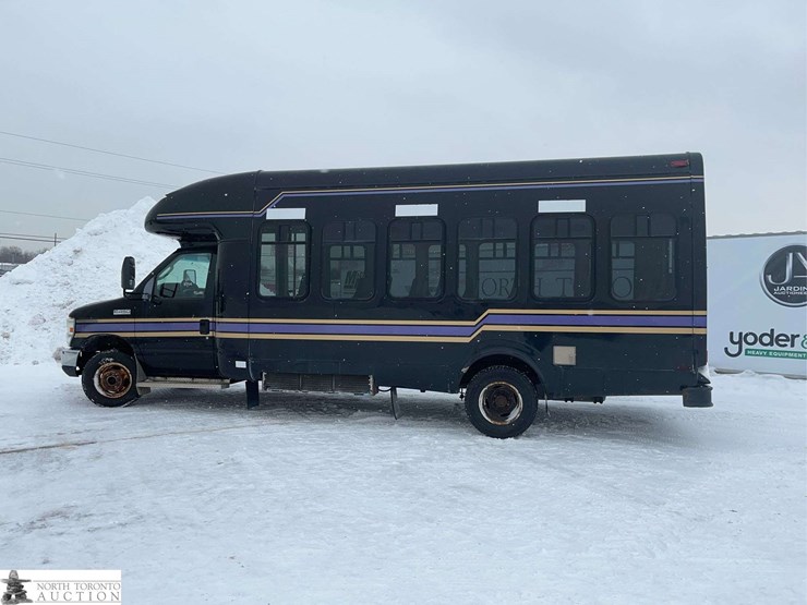 2009-ford-e-series-s/a-24-passenger-bus-image-7