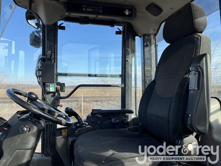 2014-komatsu-wa320-7-image-30