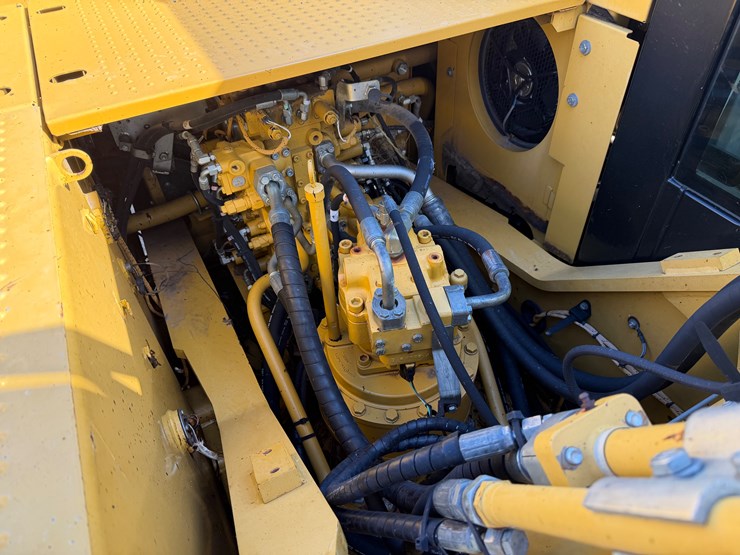 caterpillar-329e-image-11