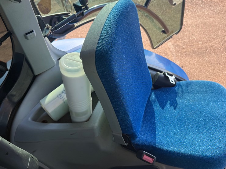 new-holland-t6070-image-28