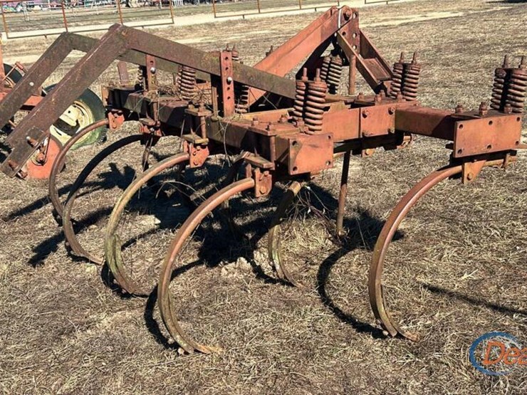 international-chisel-plow-image-3