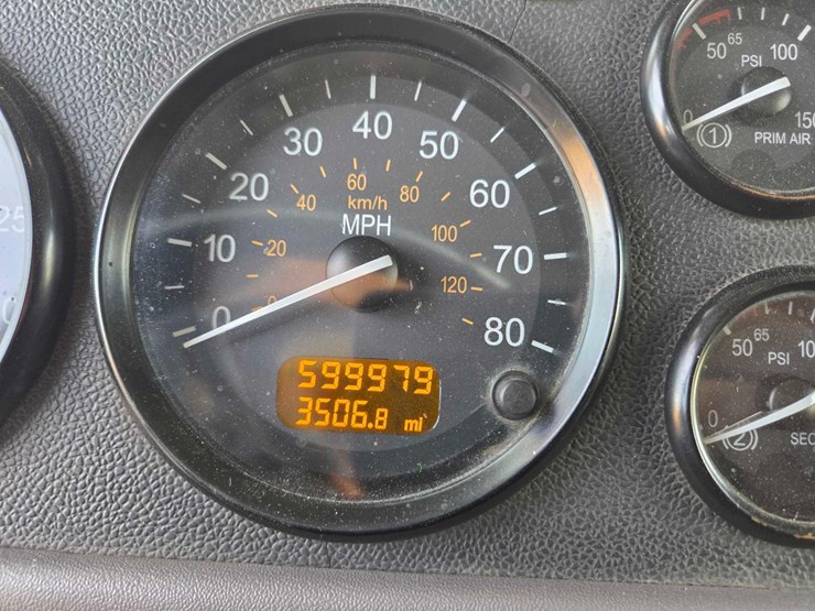 2013-peterbilt-388-image-55