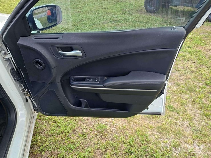 2017-dodge-charger-sedan-image-17