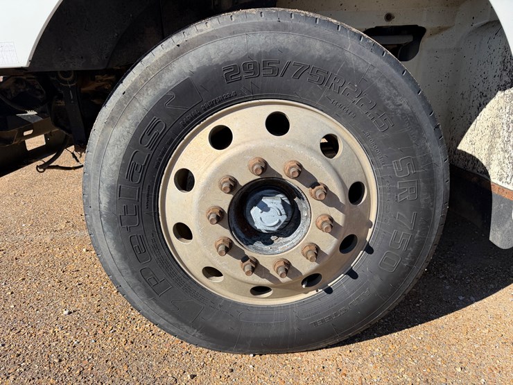 2001-international-9400-image-19