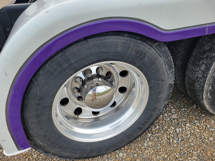 2012-kenworth-w900l-image-17