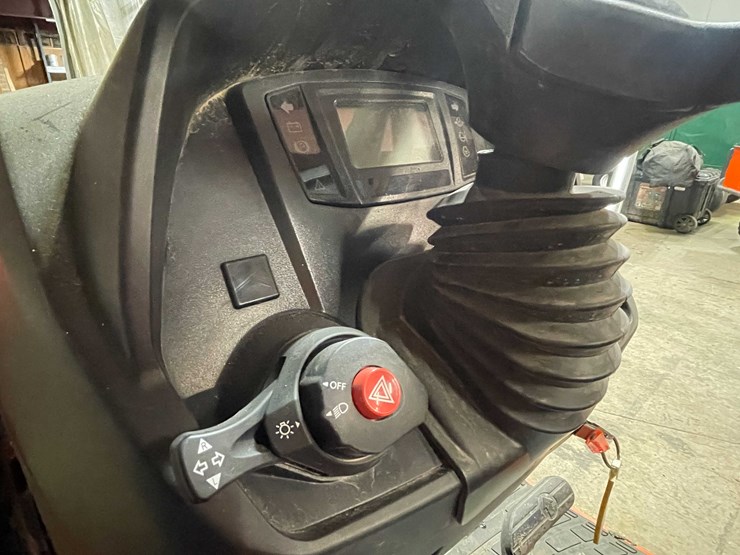 kubota-lx2610-image-15