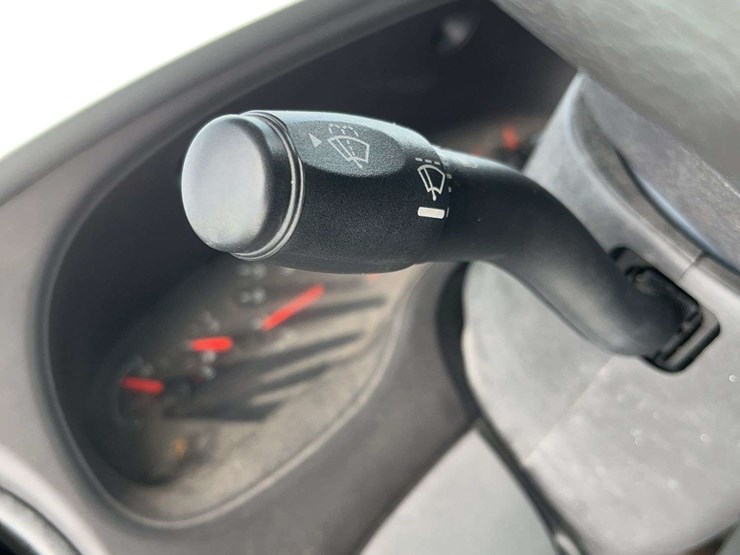 2005-ford-e-series-s/a-24-passenger-bus-image-21