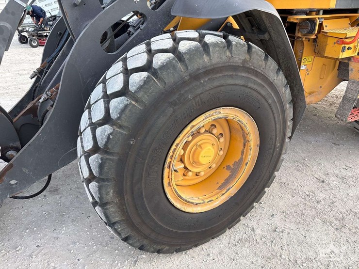 2020-volvo-l60h-image-43