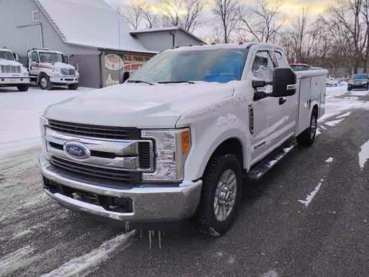 2017-ford-f350-xlt-image-6