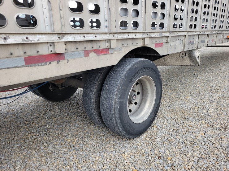 2005-wilson-livestock-trailer-image-16