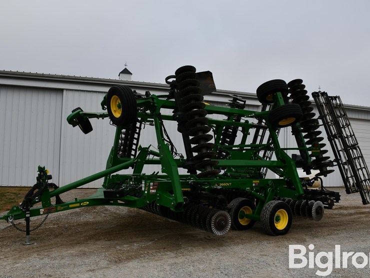 2020-john-deere-2660vt-image-1