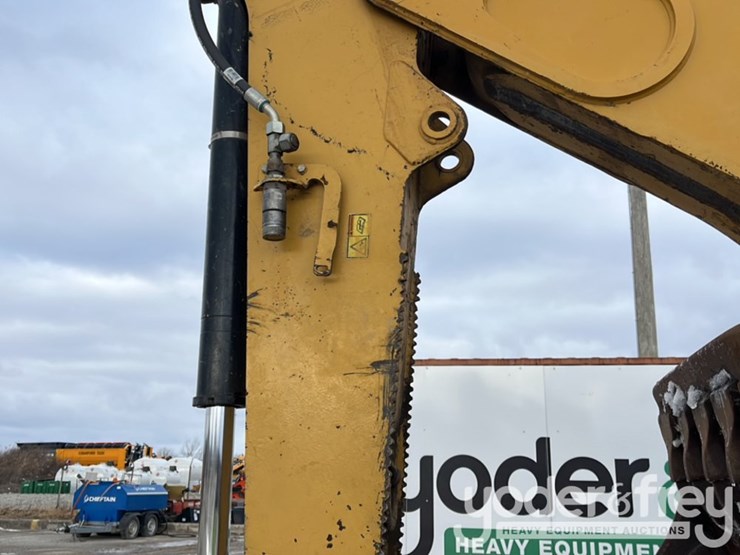 2011-caterpillar-420e-image-29