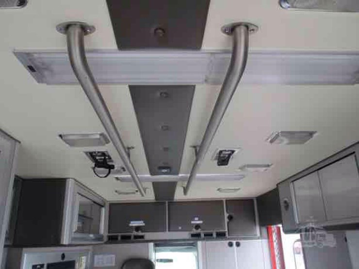 2004-ford-e450-image-19