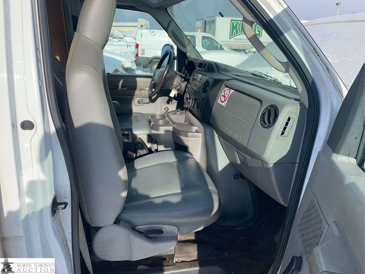 2014-ford-e-series-s/a-cube-van-image-27