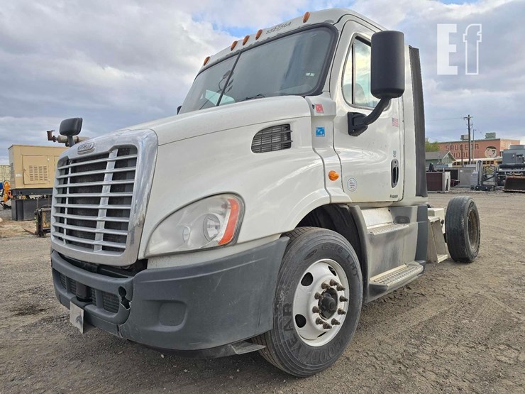 2018-freightliner-cascadia-113-image-1