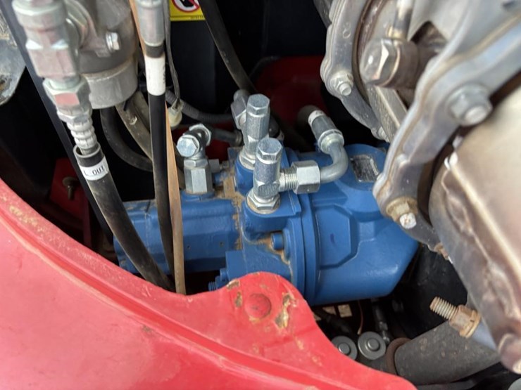 2021-takeuchi-tb240-image-47