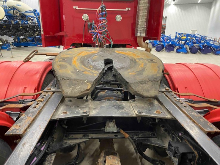 2014-peterbilt-365-image-38