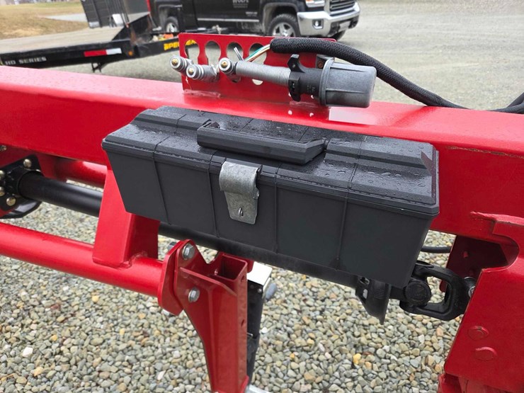 2020-new-holland-210-image-10