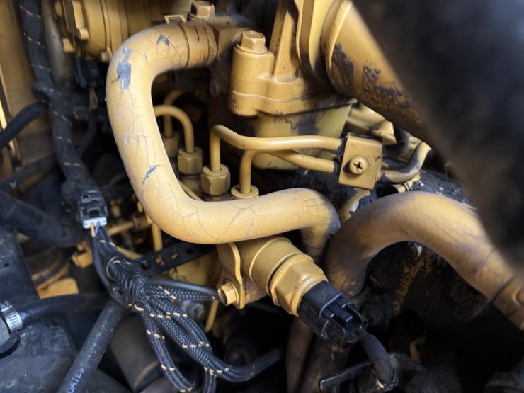 2021-caterpillar-259d3-image-40