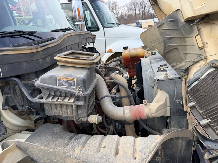 2018-international-durastar-4400-image-19