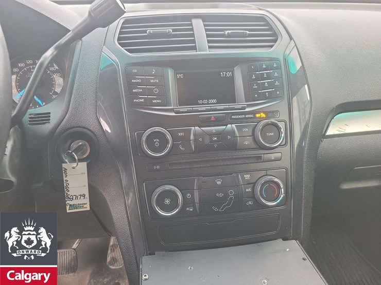 2016-ford-explorer-image-18