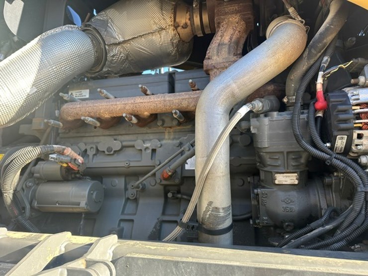 #4295-•-**rogator-900c-4x4-self-propelled-sprayer-agca0900lnnnl1061-image-24