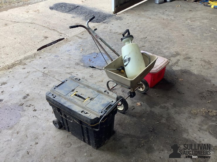 walk-behind-spreader,-hand-sprayer,-&-containers-image-3