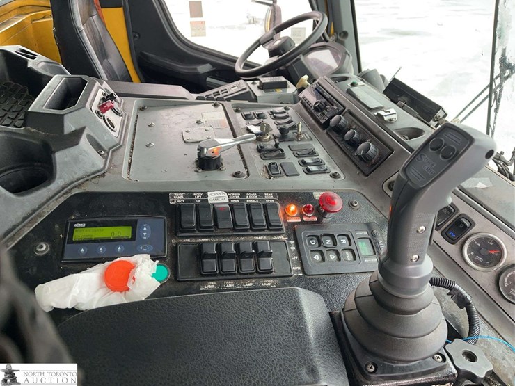 2018-mack-lr633-t/a-refuse-truck-image-33