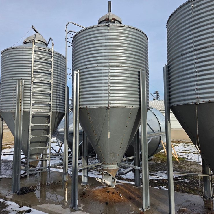 4 ton Hog Slat feed bin #26