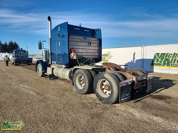 2013-peterbilt-388-image-3